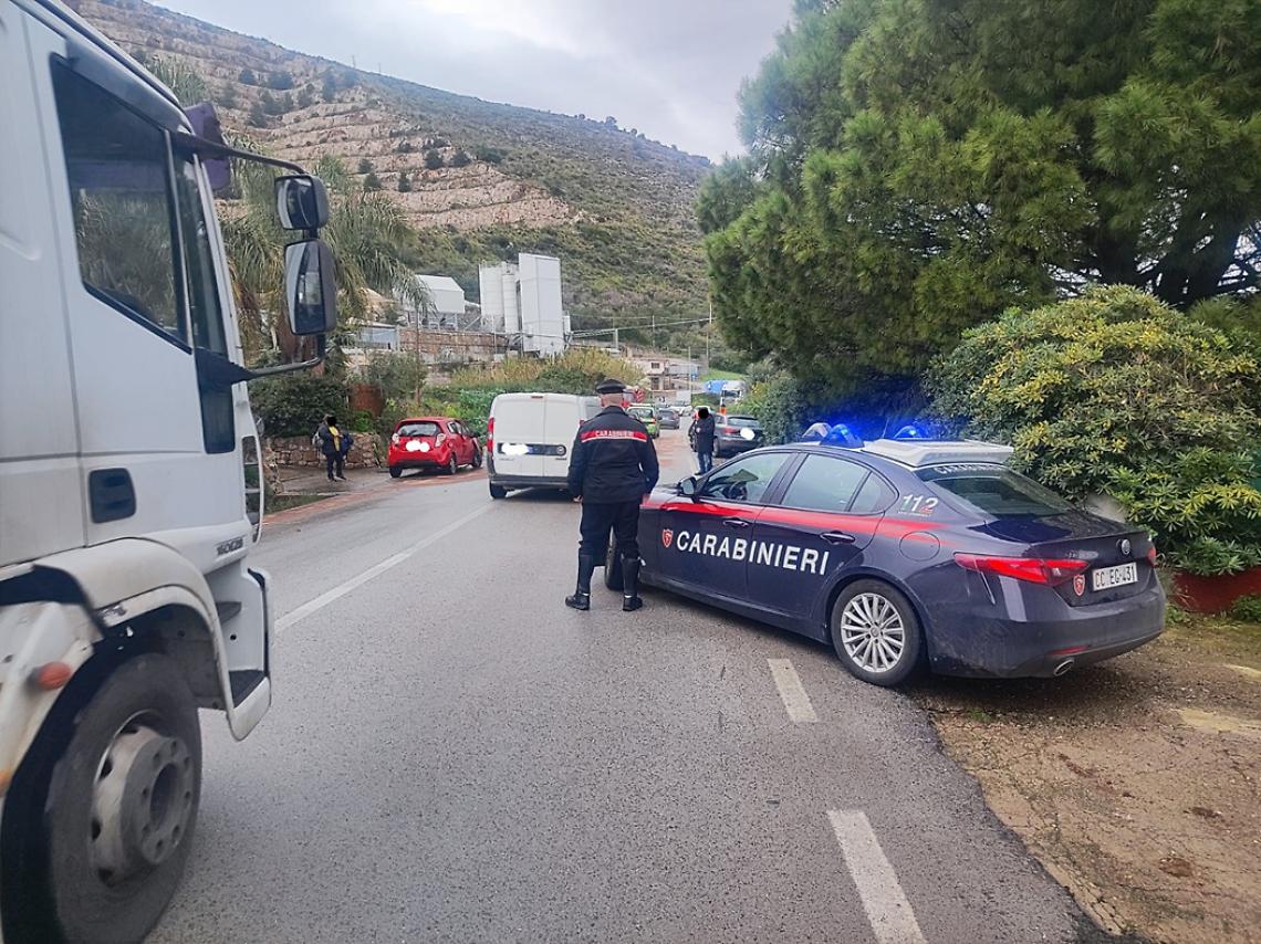 Incidente frontale sulla via Appia: tre feriti, sequestrata un'auto senza assicurazione