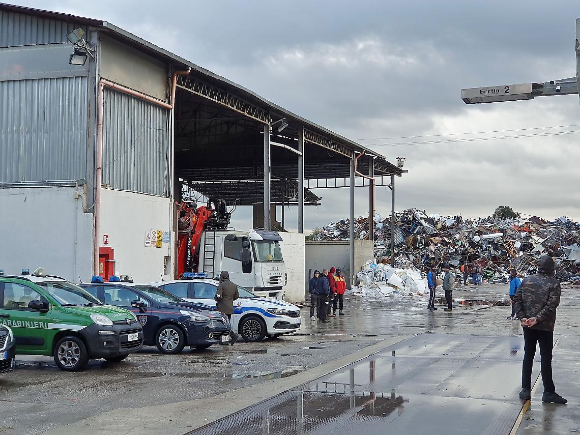 Traffico illecito di rottami, un indagato torna in libertà