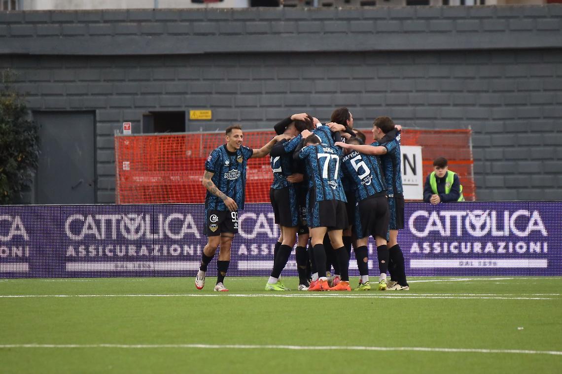 Crecco in pieno recupero regala un pareggio prezioso al Latina
