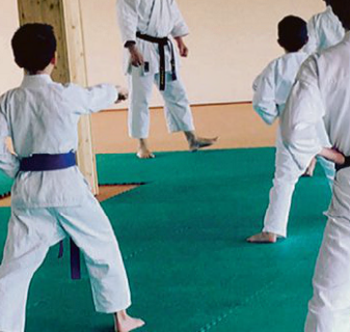 Abusi su minori, maestro di karate finisce ai domiciliari