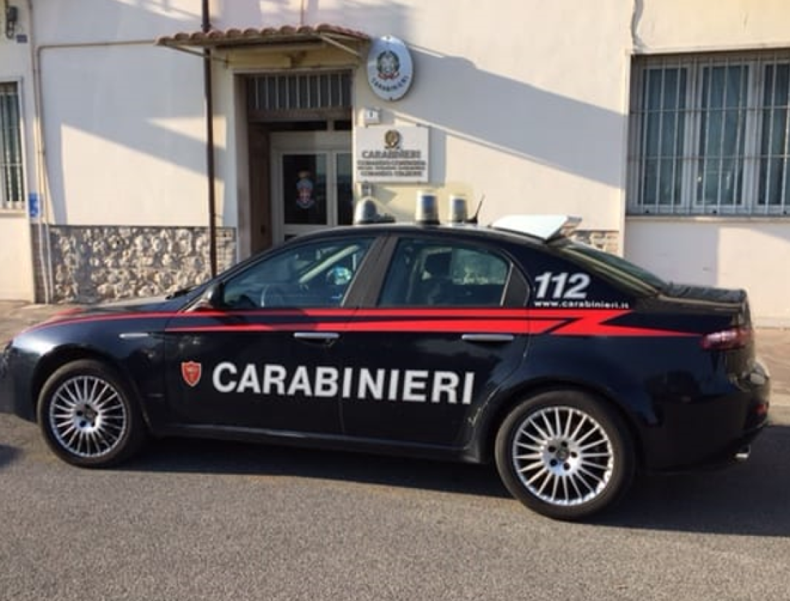 Perseguita la ex e il suo nuovo compagno, braccialetto elettronico per un 55enne