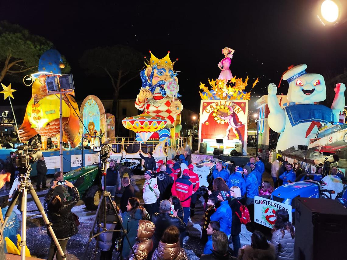 Carristi sgomberati dall'autoparco, il centrosinistra: «Il Carnevale è un patrimonio da difendere, non da smantellare»