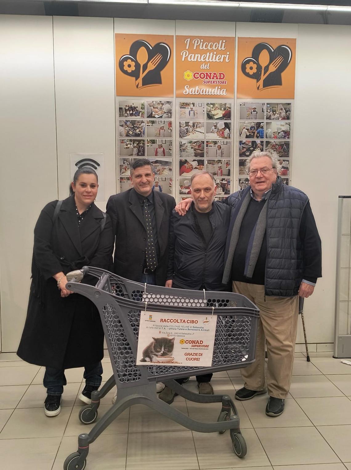 A Sabaudia una raccolta di cibo per aiutare i gatti senza casa
