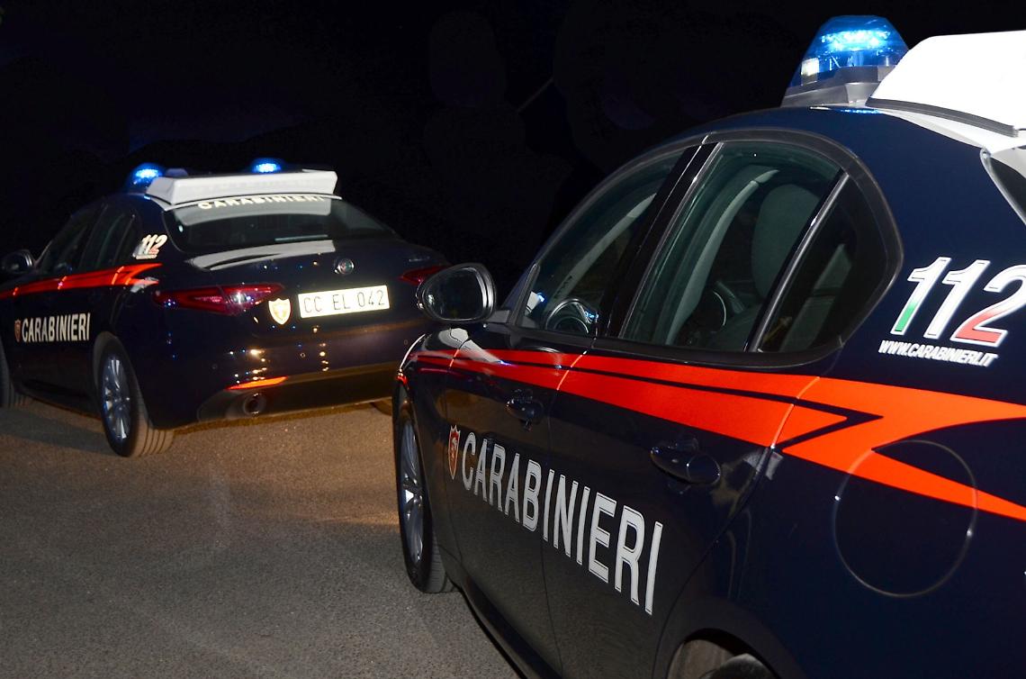 Legato in casa da banditi armati, professionista rapinato nella notte