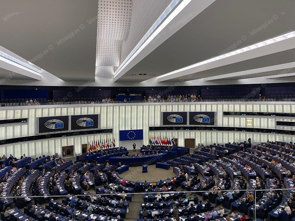 Ue, sì al piano per il riarmo. Il Pd si spacca tra astenuti e contrari