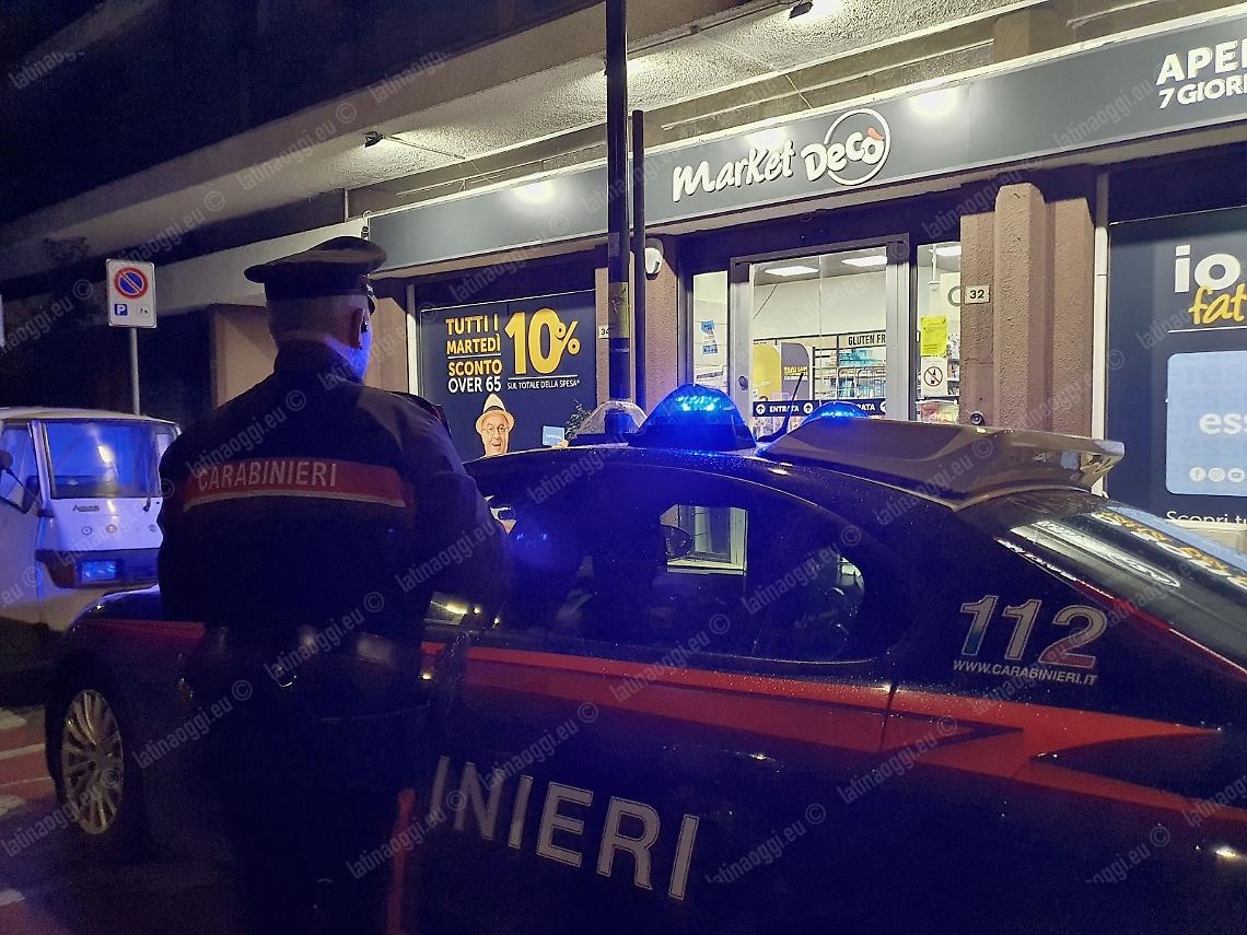 Finto cliente per la rapina, messo in fuga e rincorso dai commessi