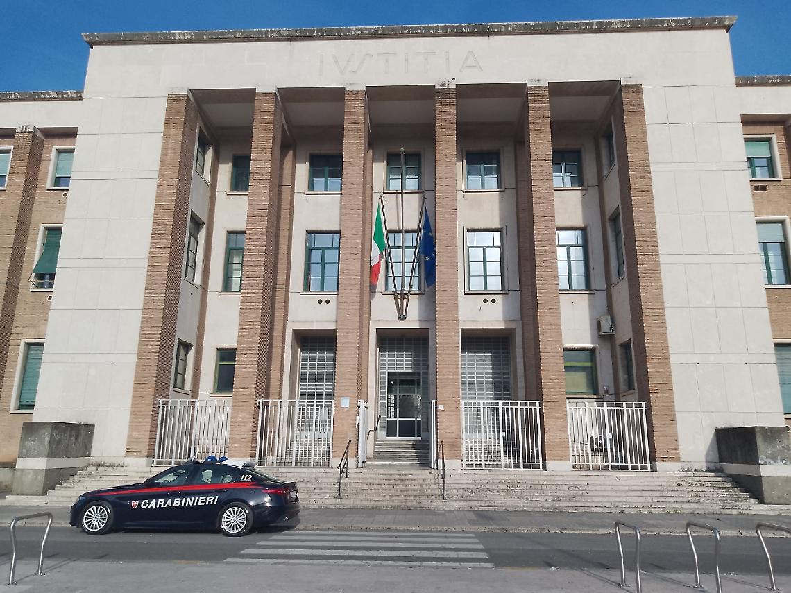 Minacce e botte alla madre, giovane scarcerato dal Giudice