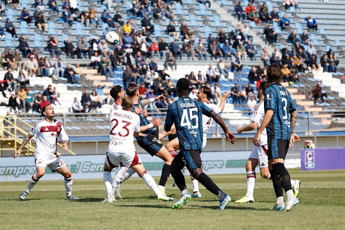 Latina vergognoso, il Trapani nel finale passa al "Francioni": 0-2 il finale