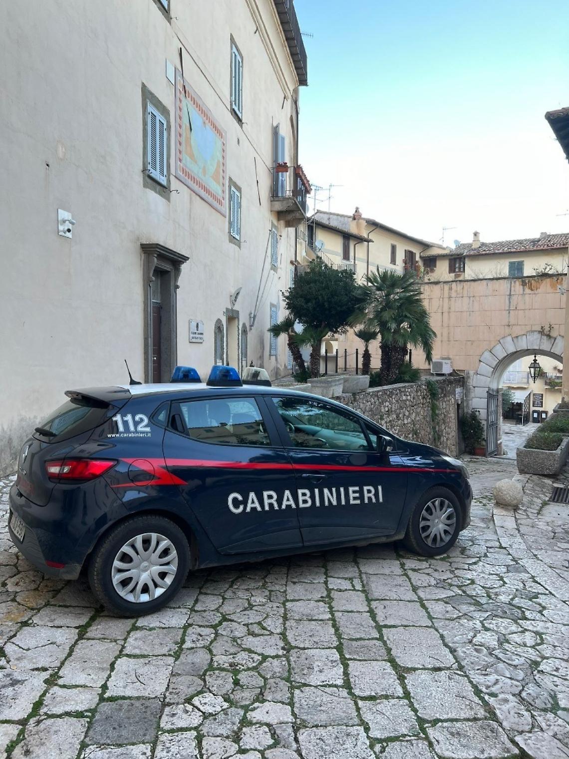 Denunciano il furto dell’auto, ma era sotto sequestro: coppia nei guai per procurato allarme