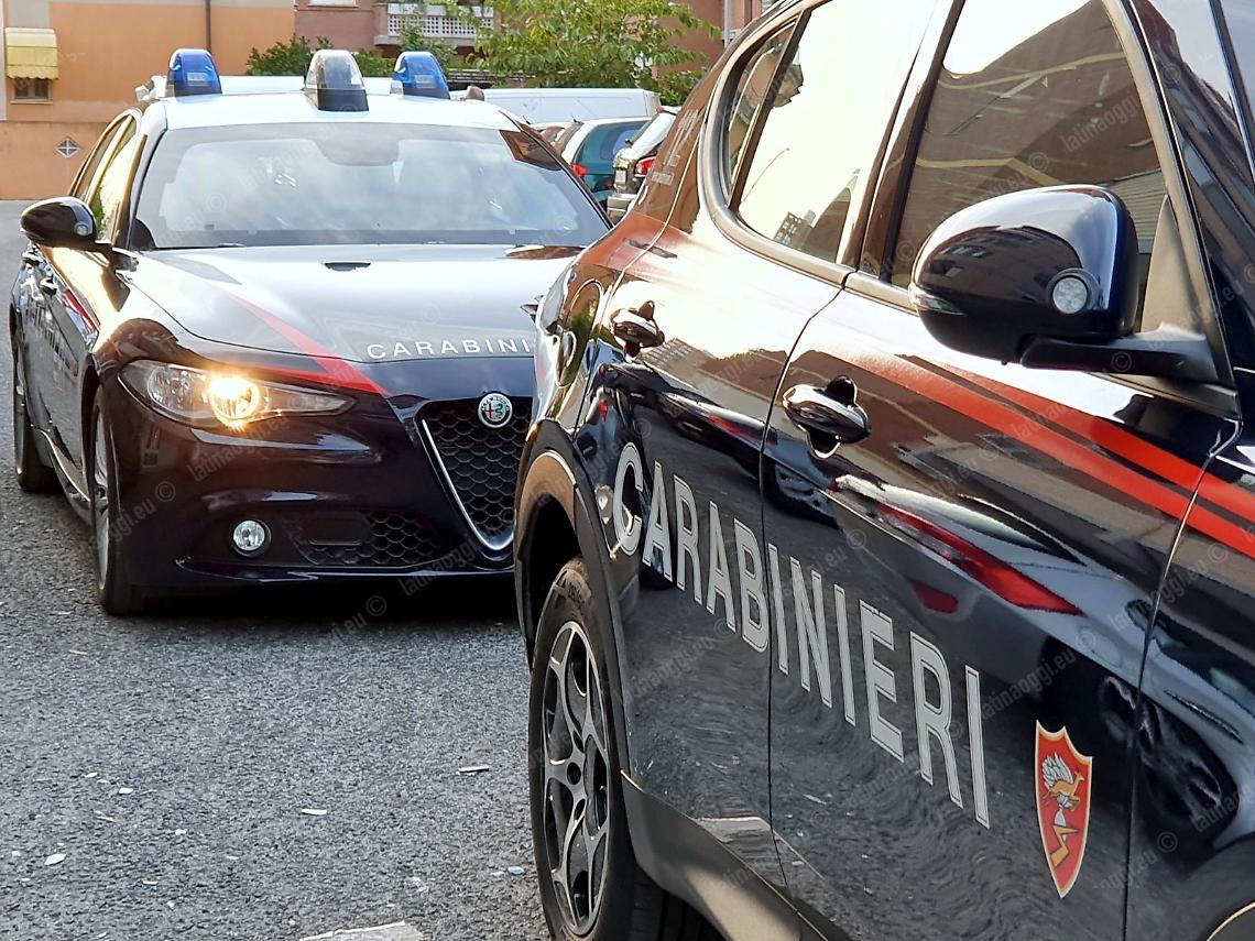 Due rapine a segno in rapida sequenza, caccia ai banditi armati di taglierino