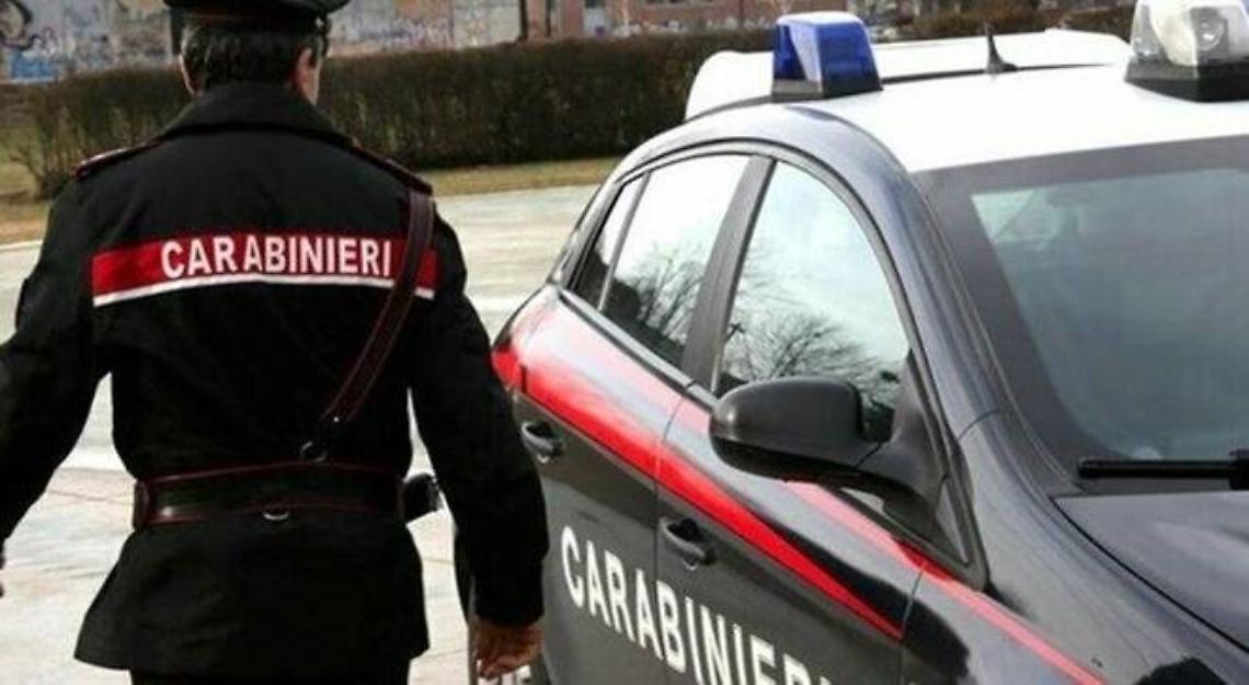 Rapinata e trascinata in strada ad Ardea, preso il bandito
