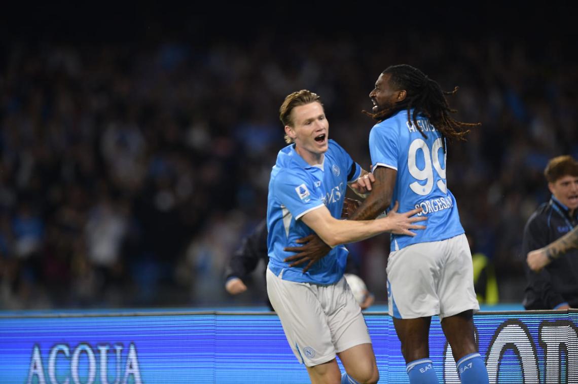 La doppietta di McTominay  manda in fuga il Napoli ora a +3 sull'Inter