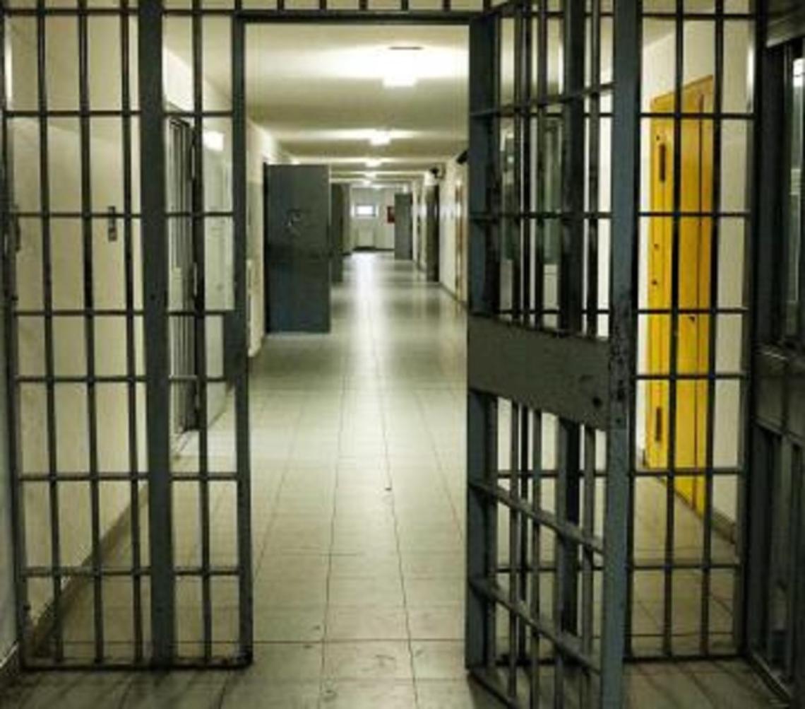 Maltratta la madre, una giovane finisce in carcere