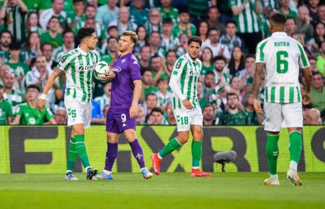 La Fiorentina cede di misura al Betis Siviglia nella semifinale d'andata