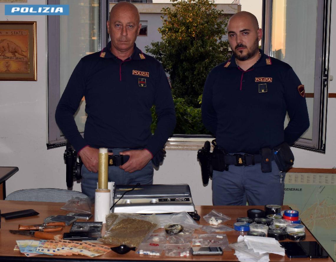 Presi con mezzo chilo di droga, quattro arresti