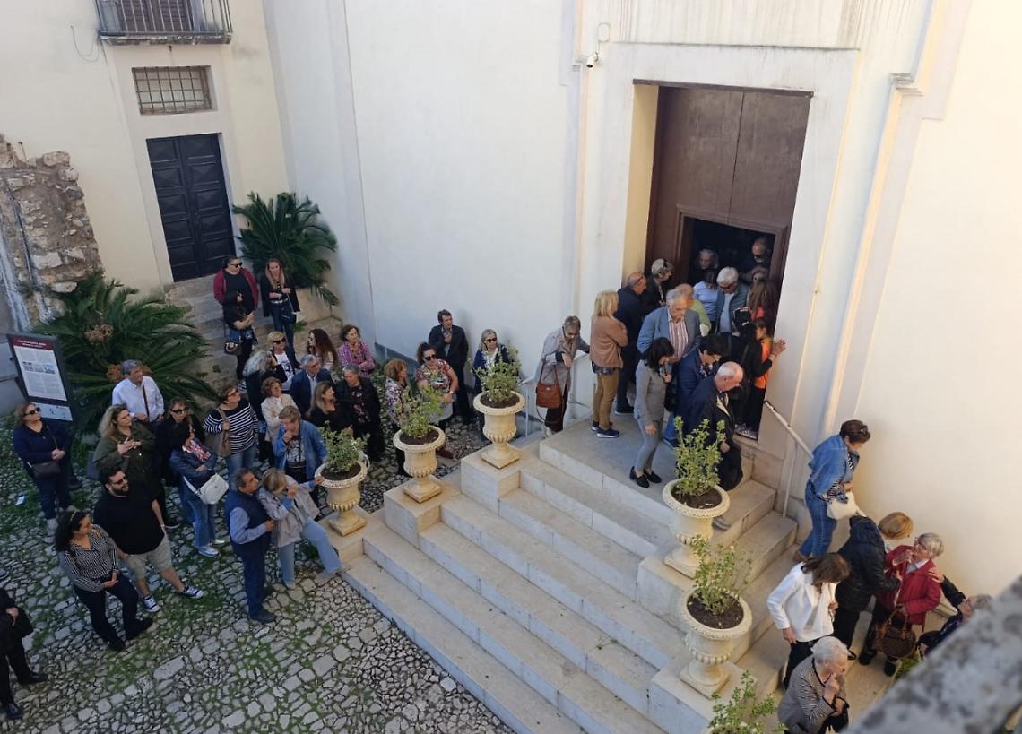 Una folla commossa per l'ultimo saluto a Sabrina Nardella