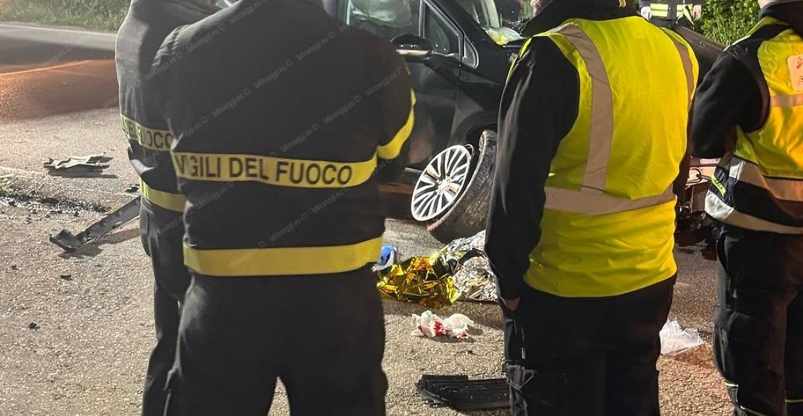 Incidente in via Carano: finiscono con l'auto nel fosso, quattro feriti
