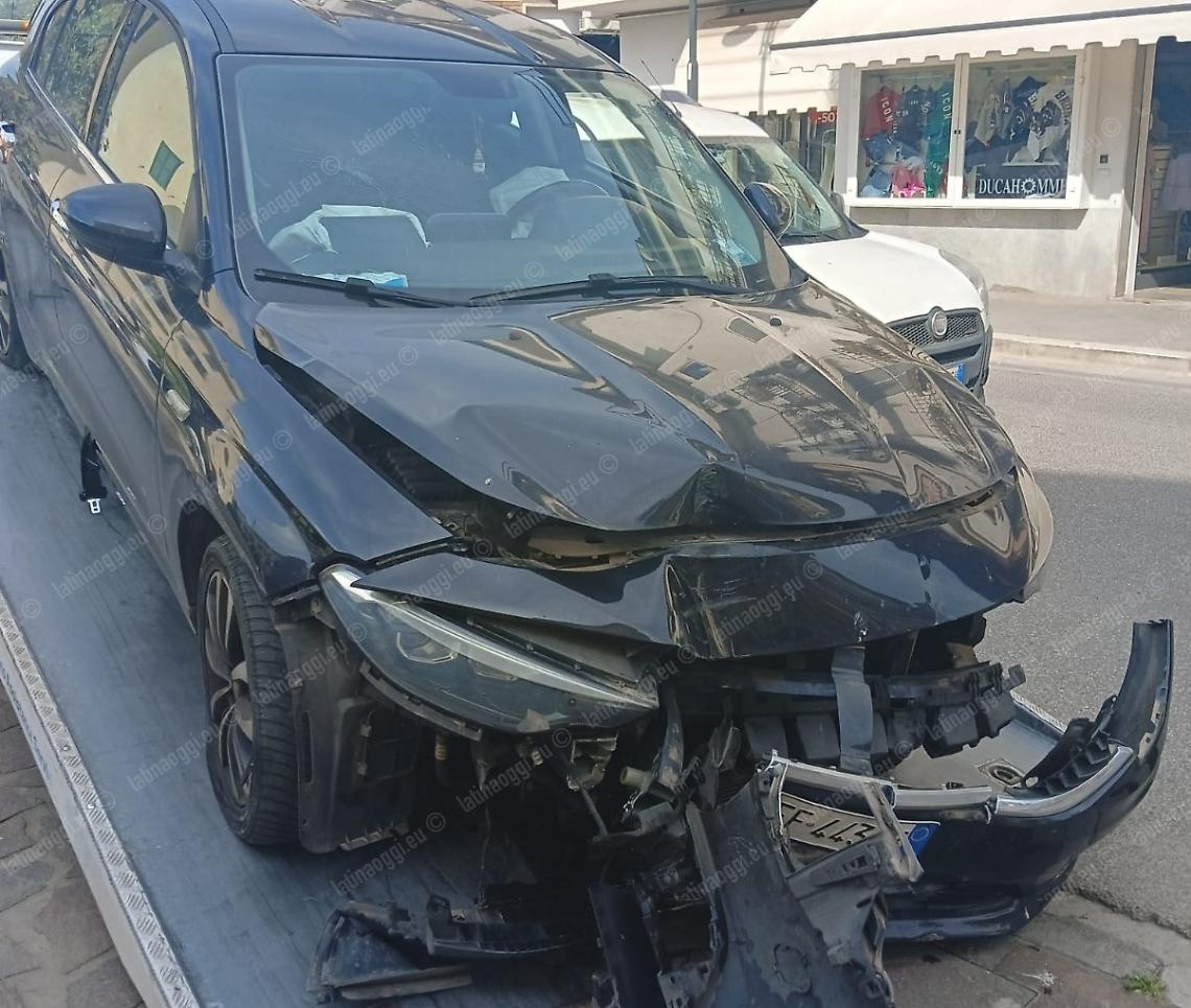 Con l’auto contro un palo, paura per un prete e due perpetue