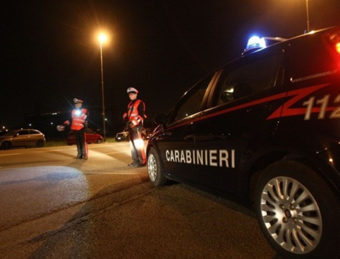 Sotto casa della ex nonostante il divieto di avvicinamento, arrestato 50enne