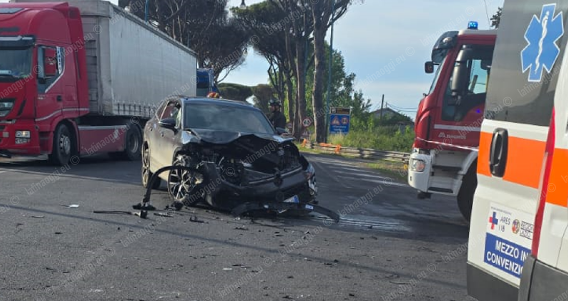 Incidente all'incrocio tra via Epitaffio e Appia, il semaforo era lampeggiante