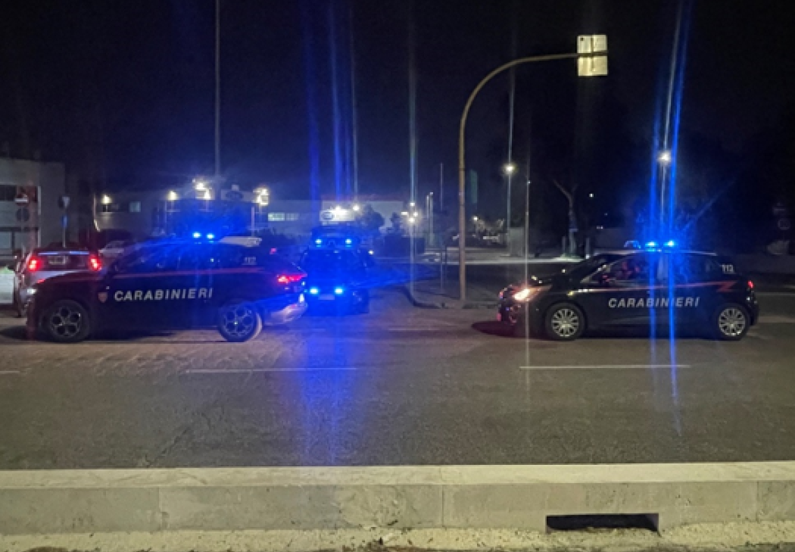 Nascondeva nell'auto una pistola scacciacani priva di matricola, arrestato 44enne