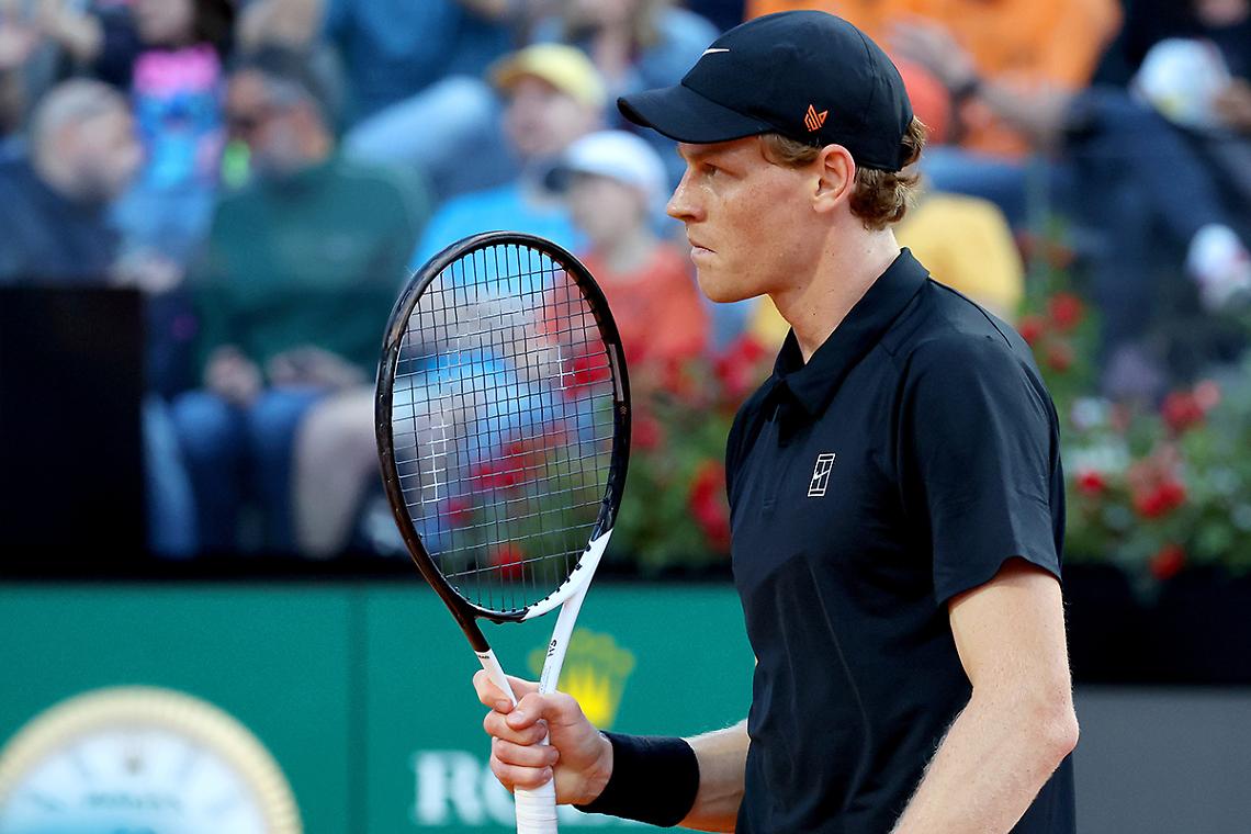 Jannik Sinner vola agli ottavi di finale: due set a zero a De Jong
