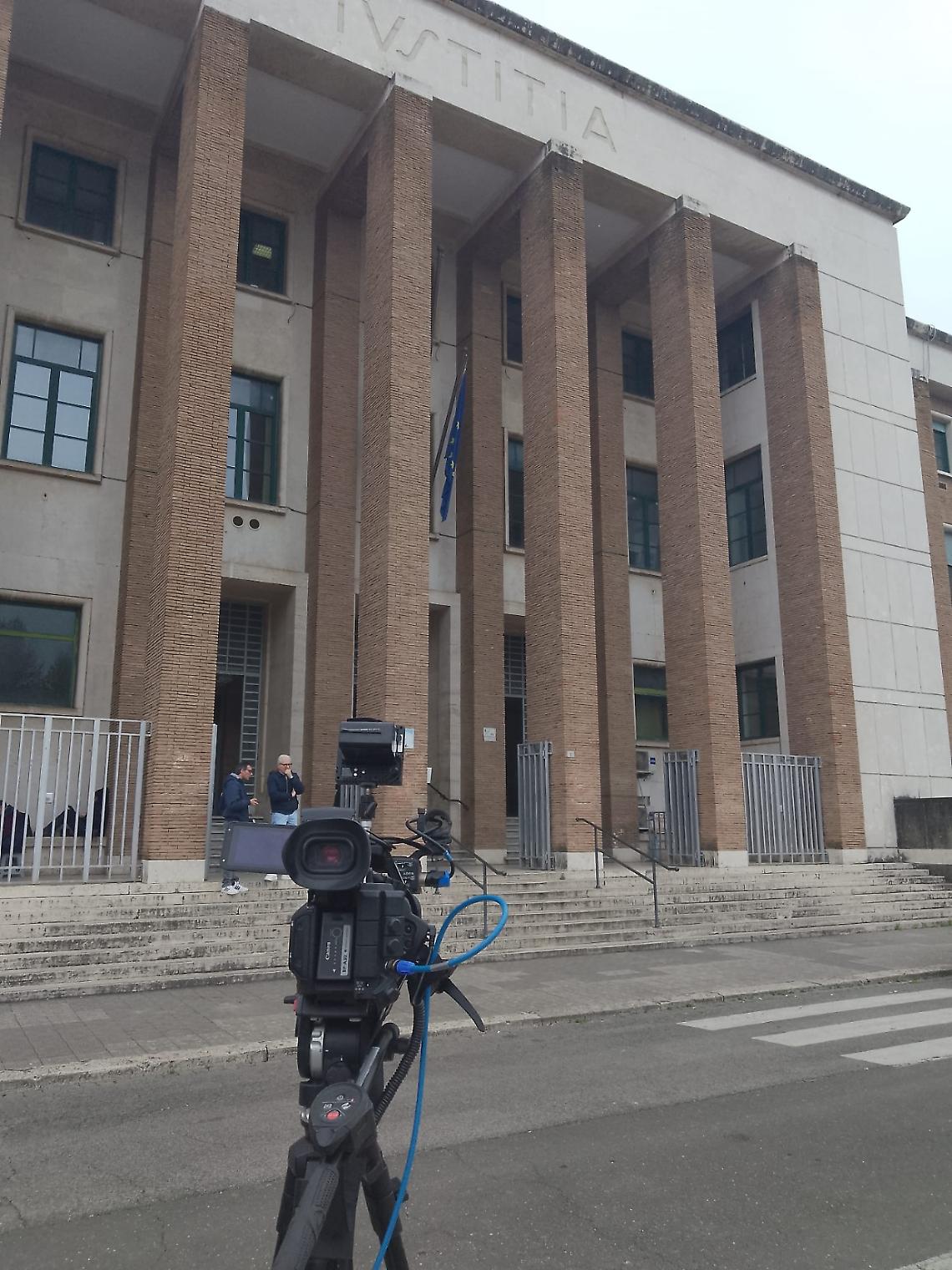 Masturbano un disabile con dei ramoscelli e filmano tutto, condannati a 4 anni e 6 mesi