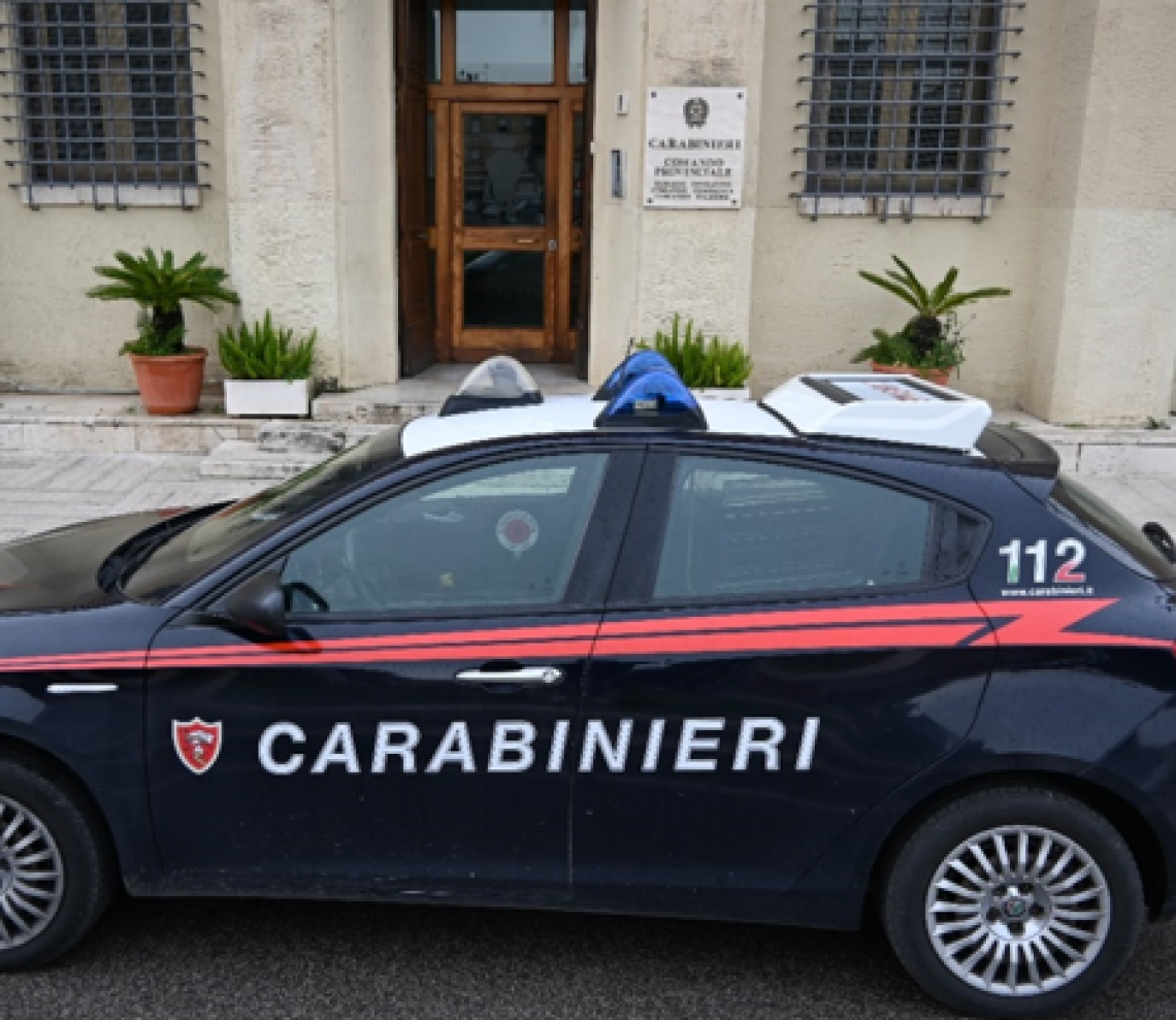 Si finge un impiegato dell’ufficio antifrode e truffa una donna, denunciato 41enne