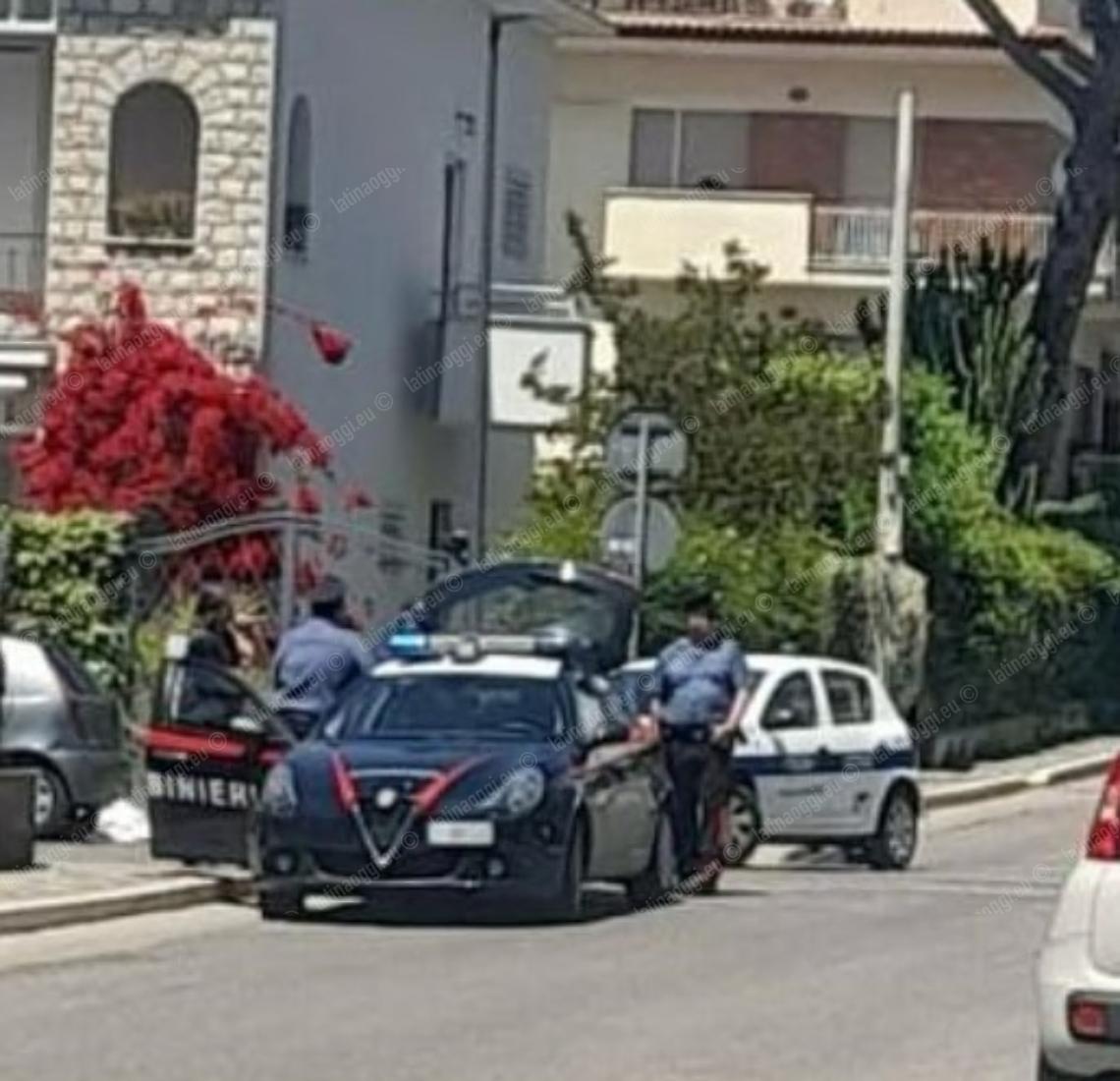 Malore fatale in strada, muore una donna