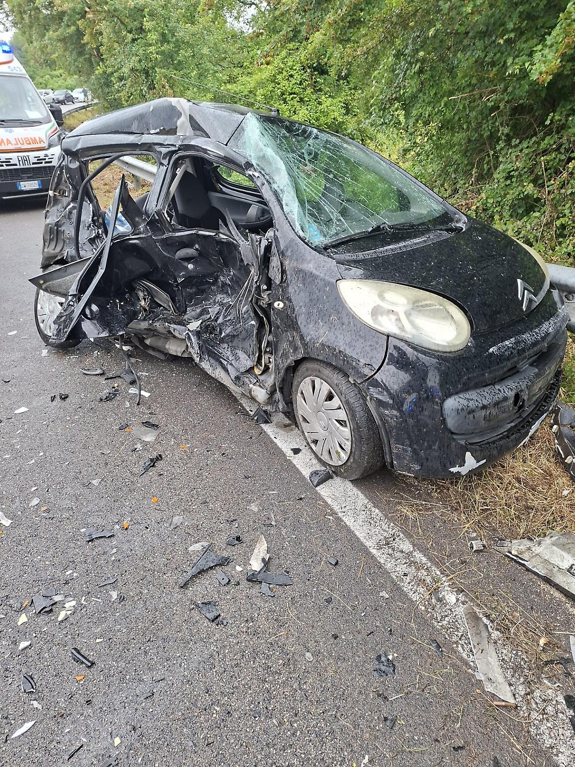 Scontro tra due auto, arriva l'eliambulanza