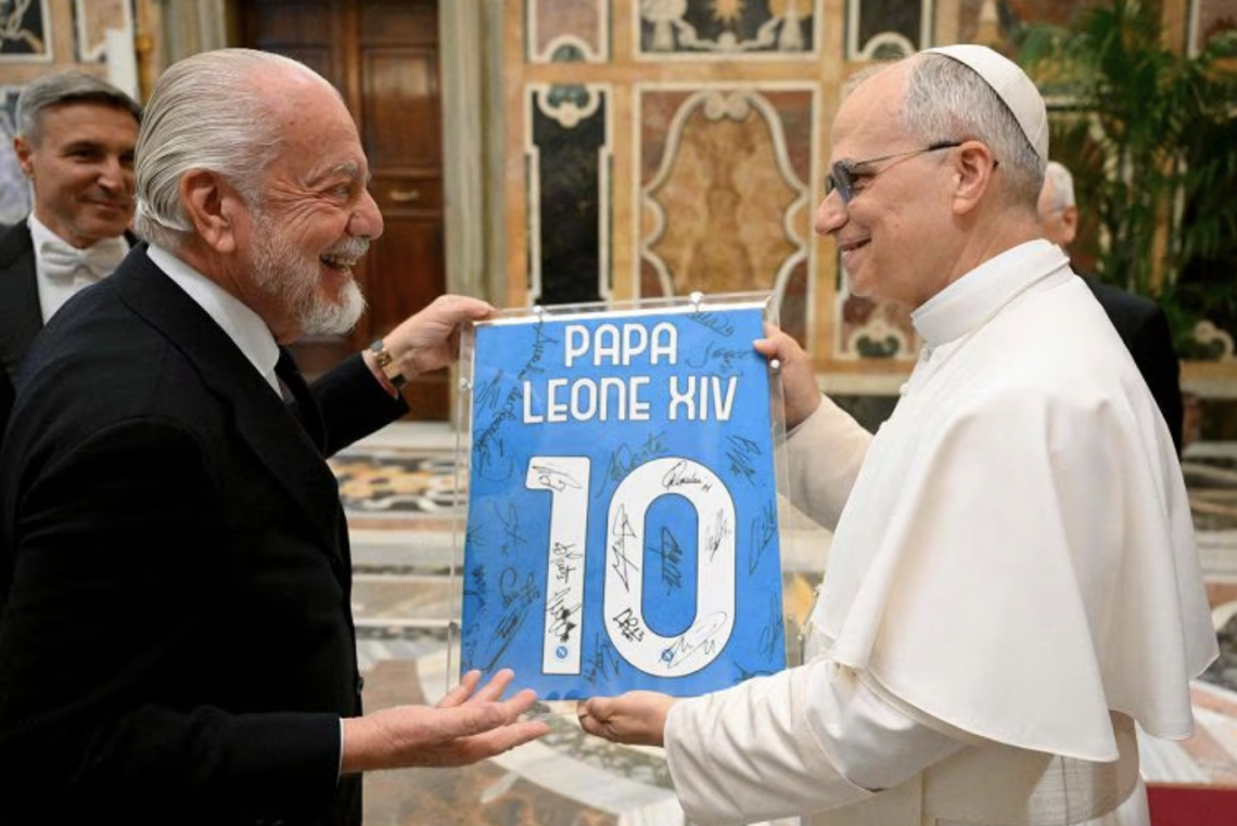 Papa Luigi XIV saluta il Napoli campione d'Italia