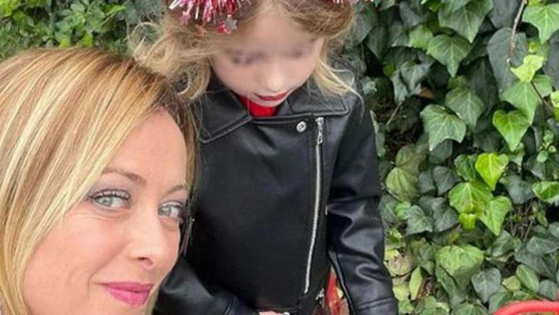 Il post della vergogna contro la figlia di Giorgia Meloni