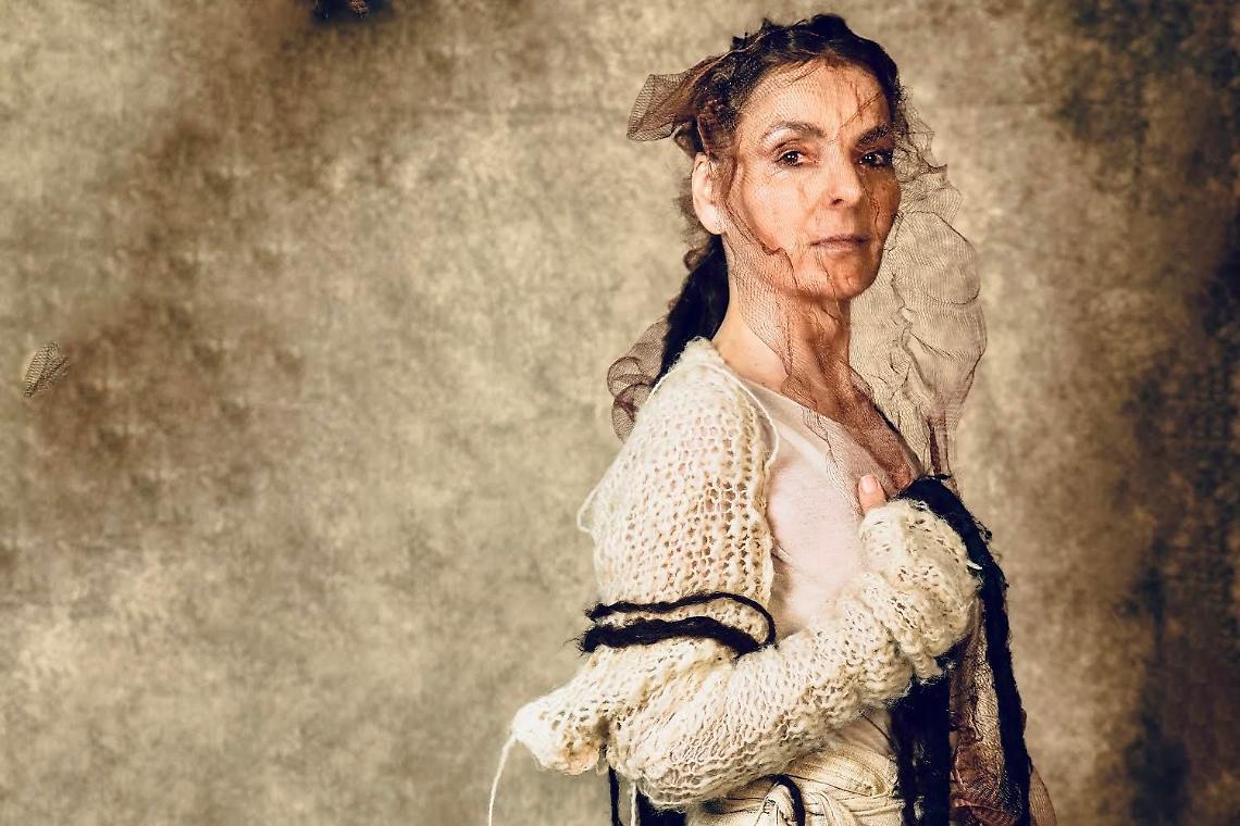 La moderna Antigone portata in scena da Clara Galante