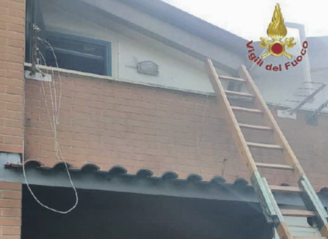 Incendio in casa, anziana salvata dai Vigili del fuoco