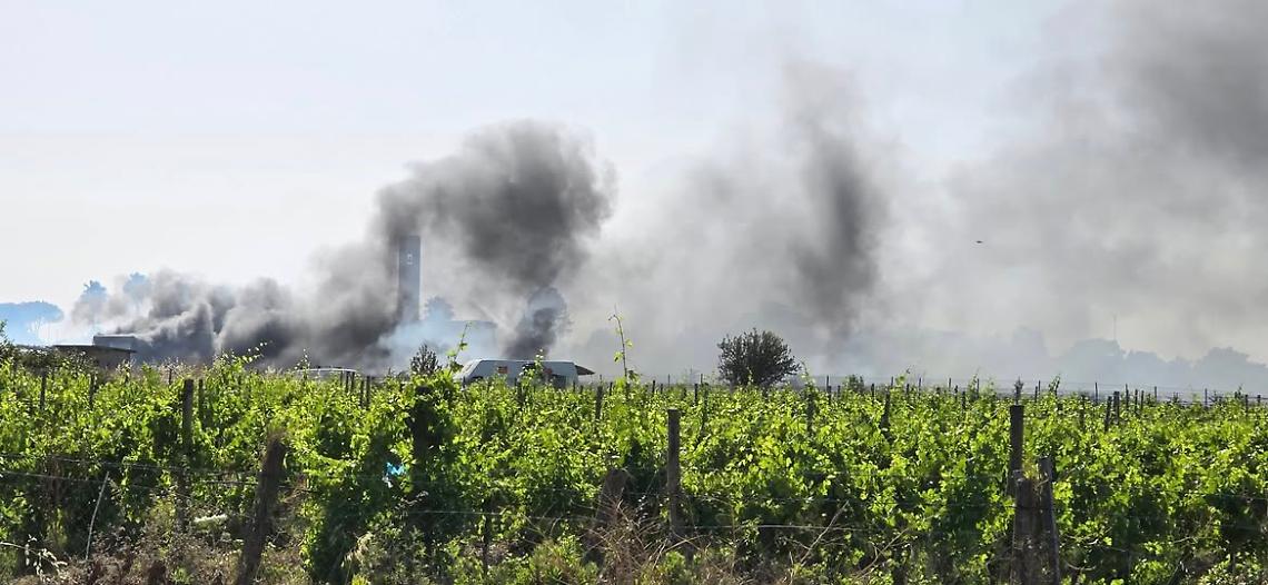 Incendio a Fossignano, aria irrespirabile