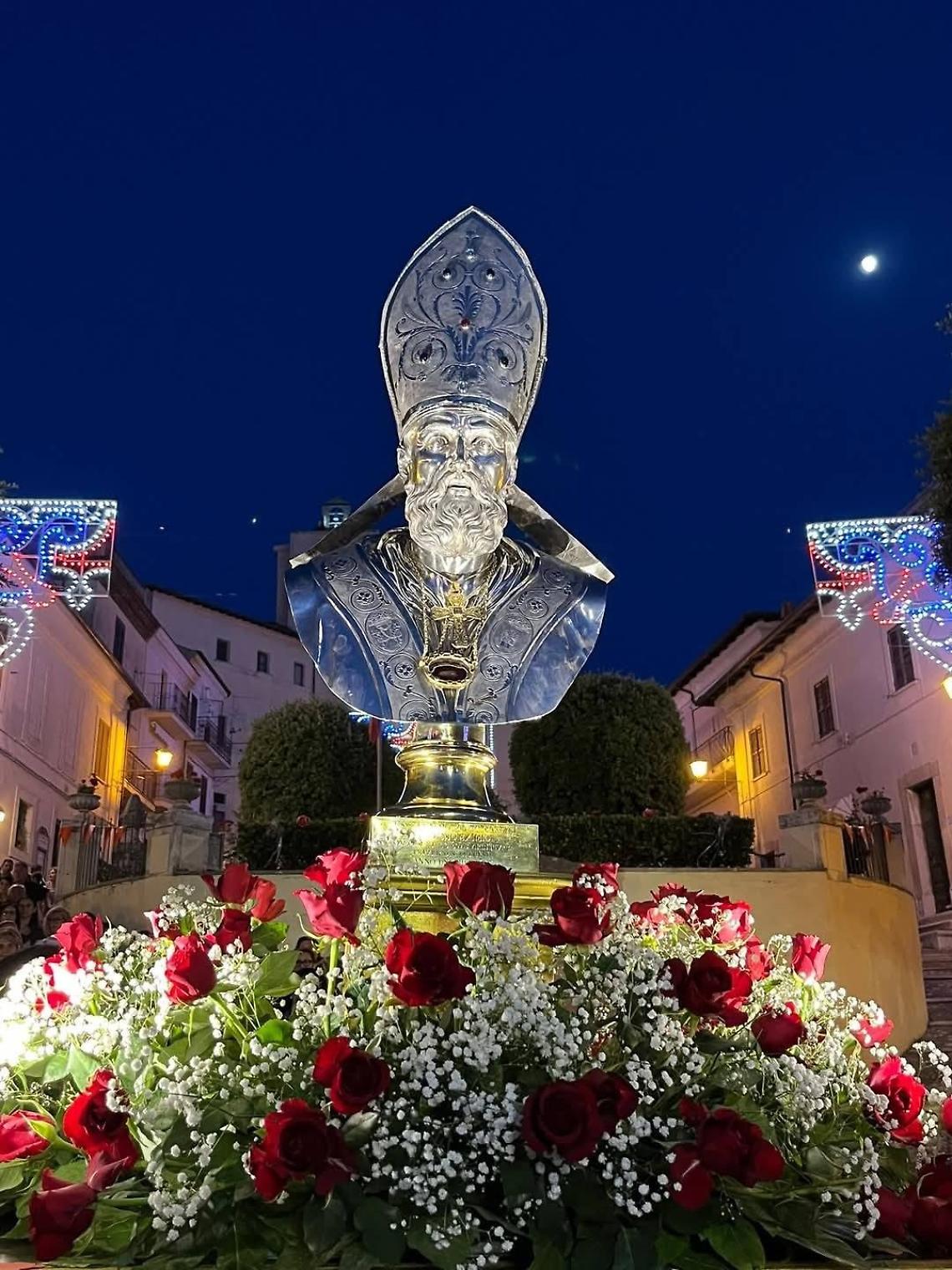 Collana rubata, il prete si dimette