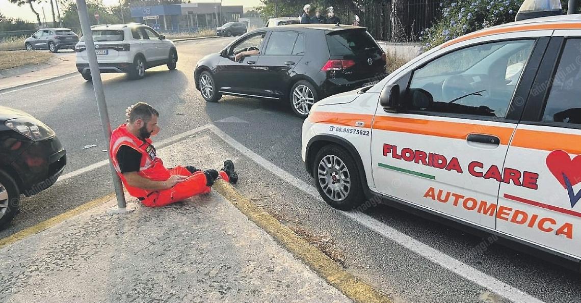 Ostacola l’ambulanza e picchia il medico di turno