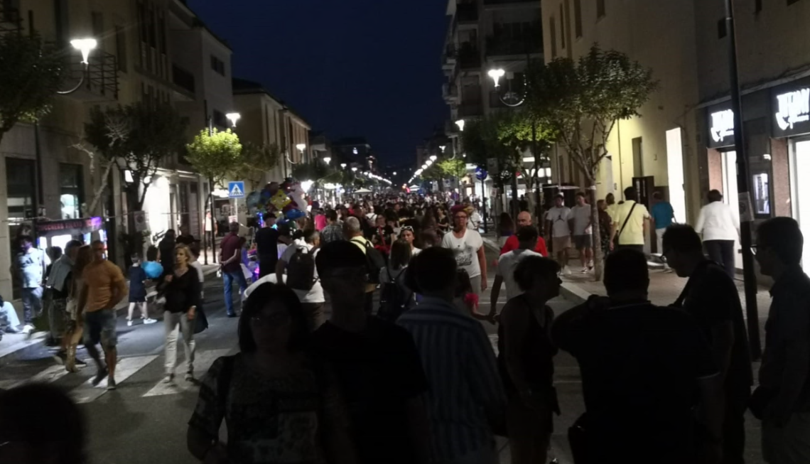 Per l&rsquo;estate shopping day e il ritorno del cinema