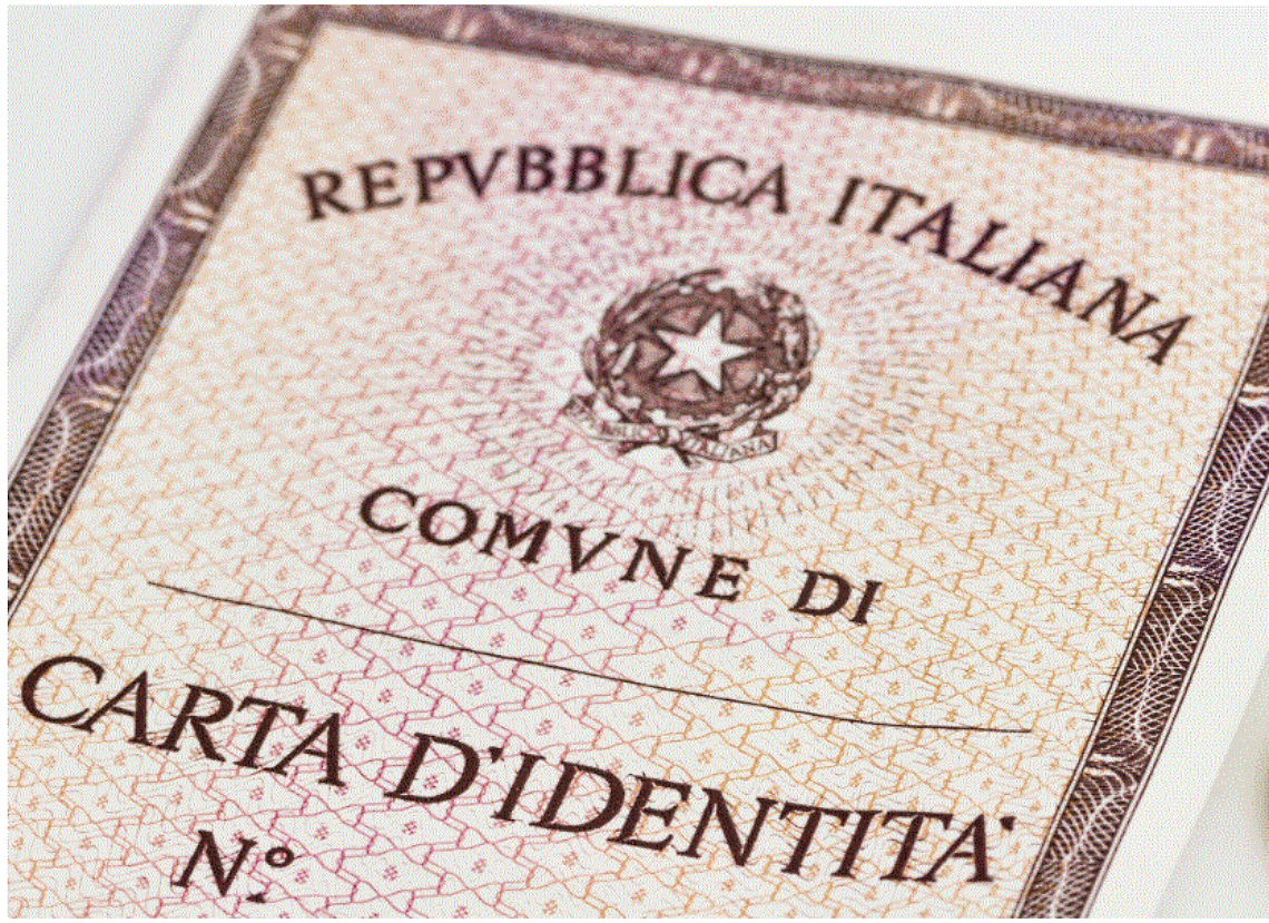 Avete ancora la carta d'identità cartacea? Tra poco non sarà più valida 