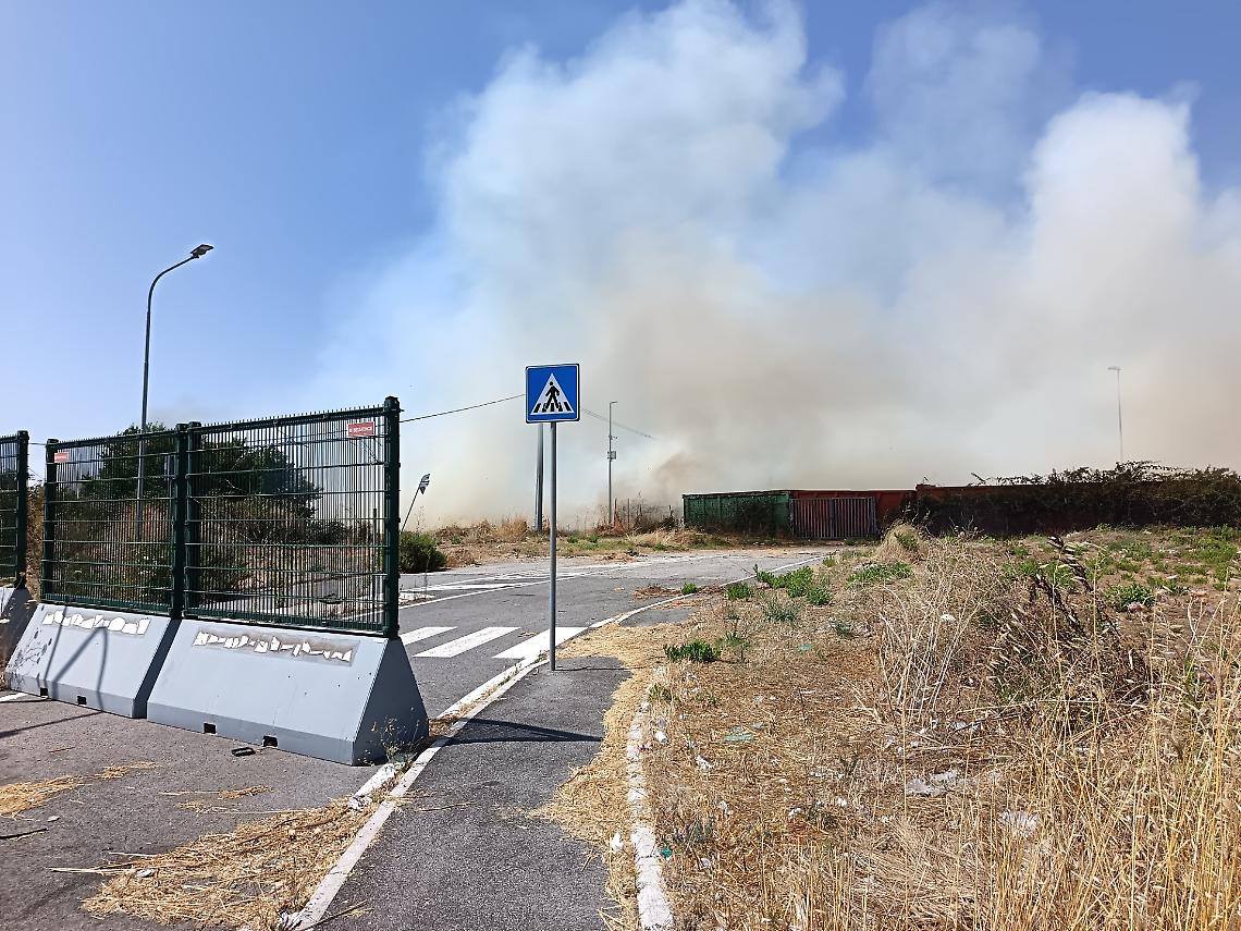 Danni alla linea elettrica dopo l'incendio, l'Ecocentro resta chiuso