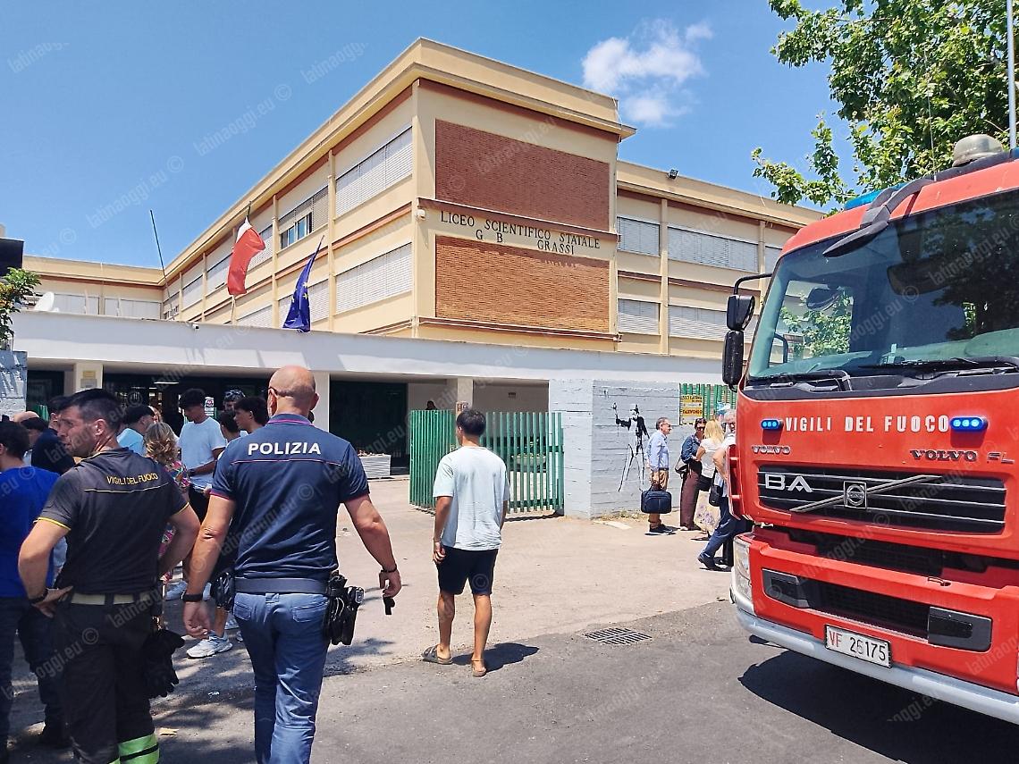 Principio di incendio al Liceo Grassi durante gli esami, scuola evacuata