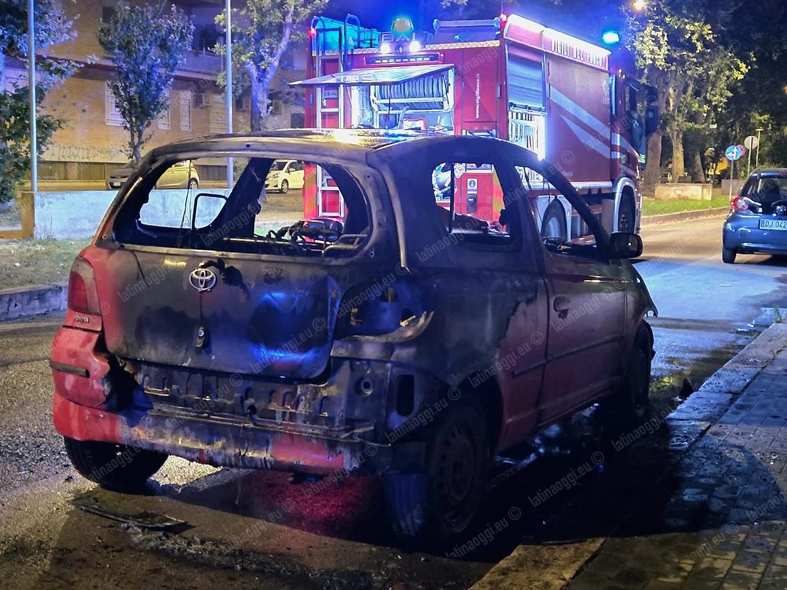 L'auto incendiata era già stata danneggiata con un raid vandalico 