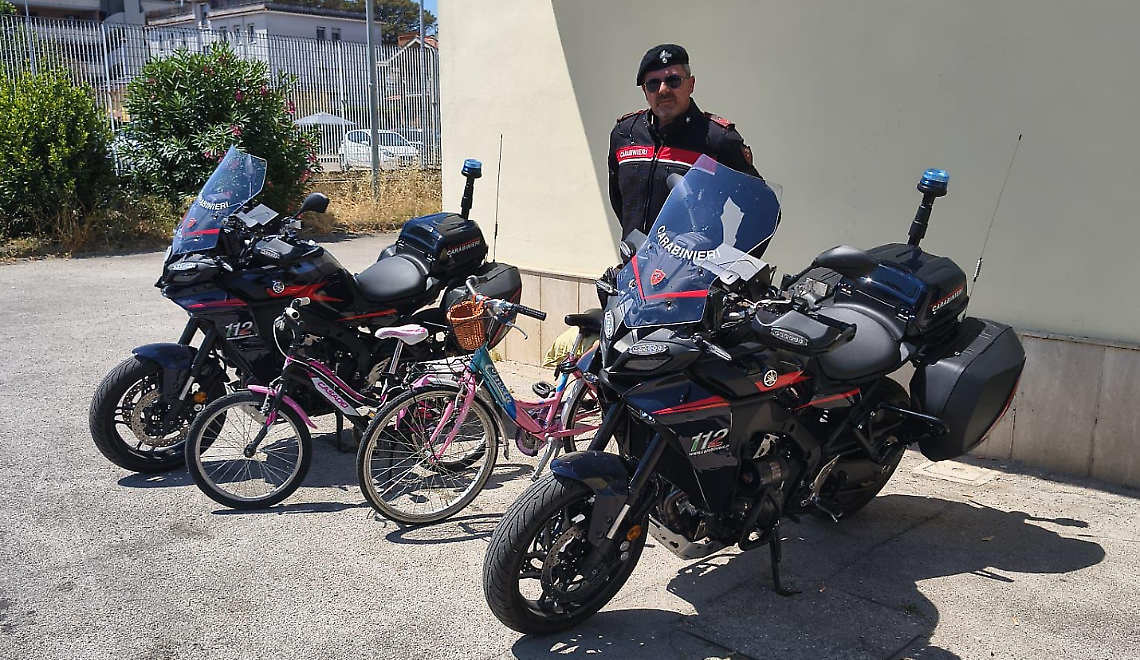 Rubano due biciclette da bambina, denunciati due stranieri