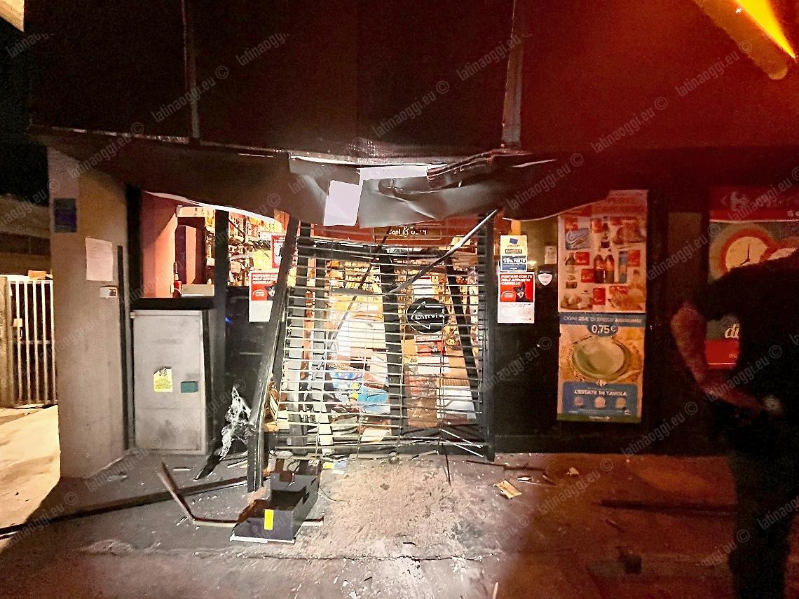 Ladri nel market: portano via la cassaforte