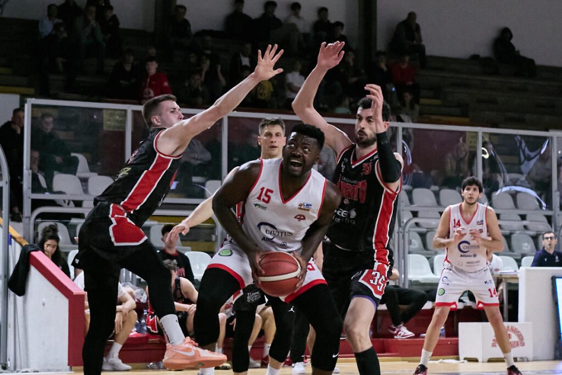 Latina Basket, arriva il "centro" Curtis Nwohuocha