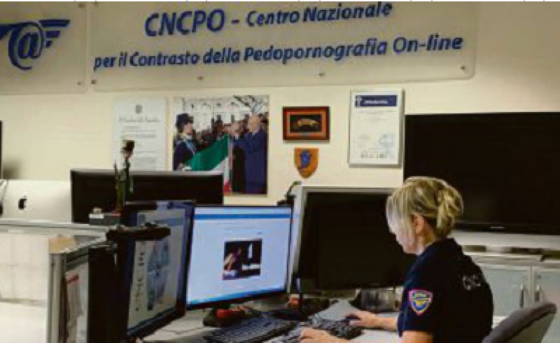 Foto choc di minori, arrestato un 64enne
