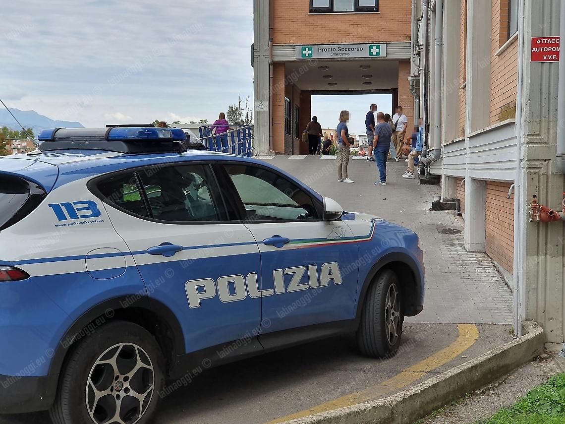 Tunisino dimesso dal pronto soccorso occupa un bagno e reagisce ai poliziotti 