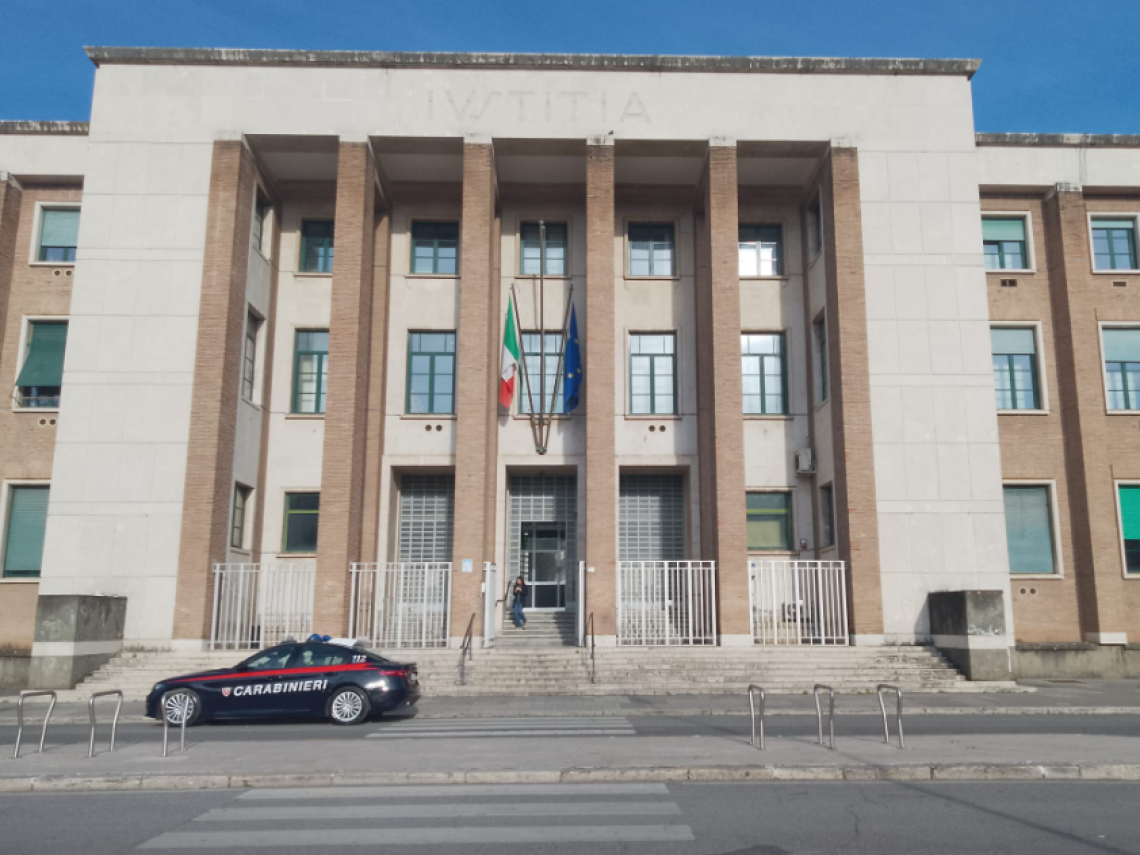 Rompe una costola e il timpano alla ex: condannato 