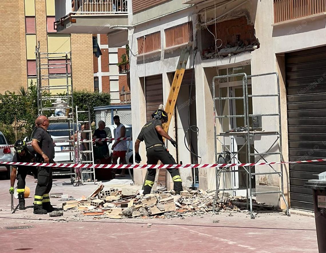 Crolla un intonaco durante lavori: grave un operaio a Terracina