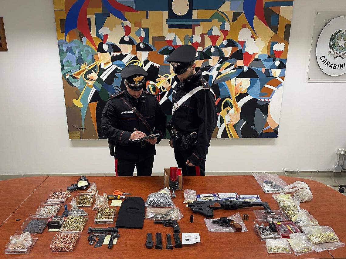 Spari contro i Carabinieri, la strana fuga a poche ore dai colpi esplosi sotto casa 